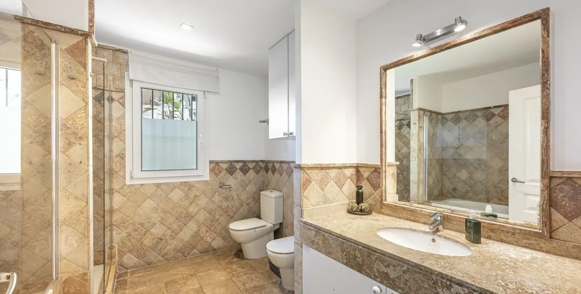 Sale of ground floor apartment in The Golden Mile 23