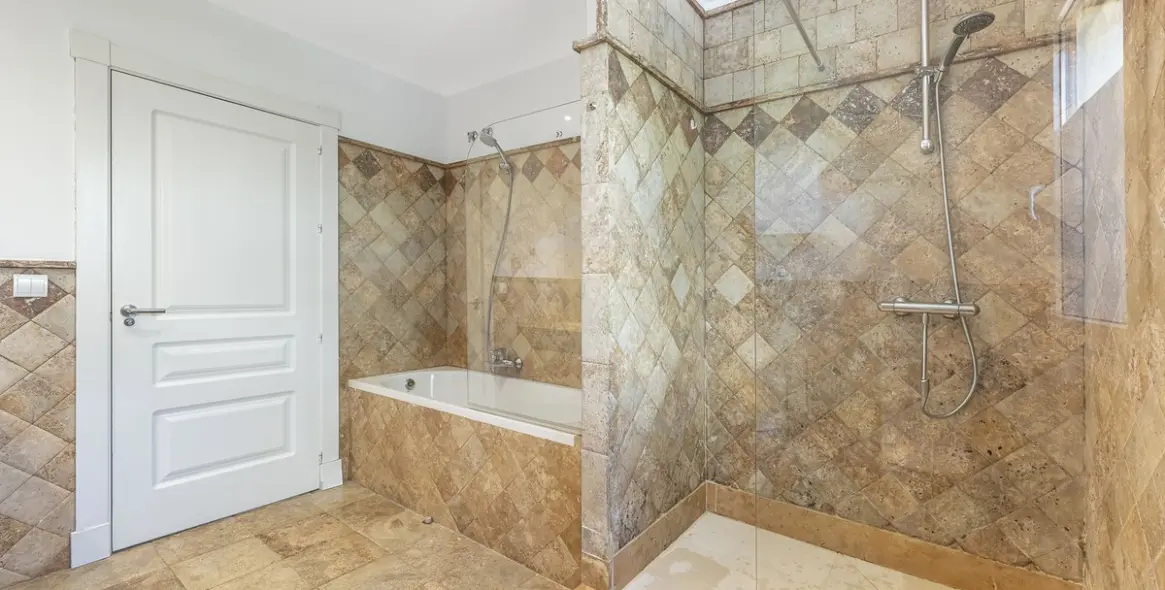 Sale of ground floor apartment in The Golden Mile 24