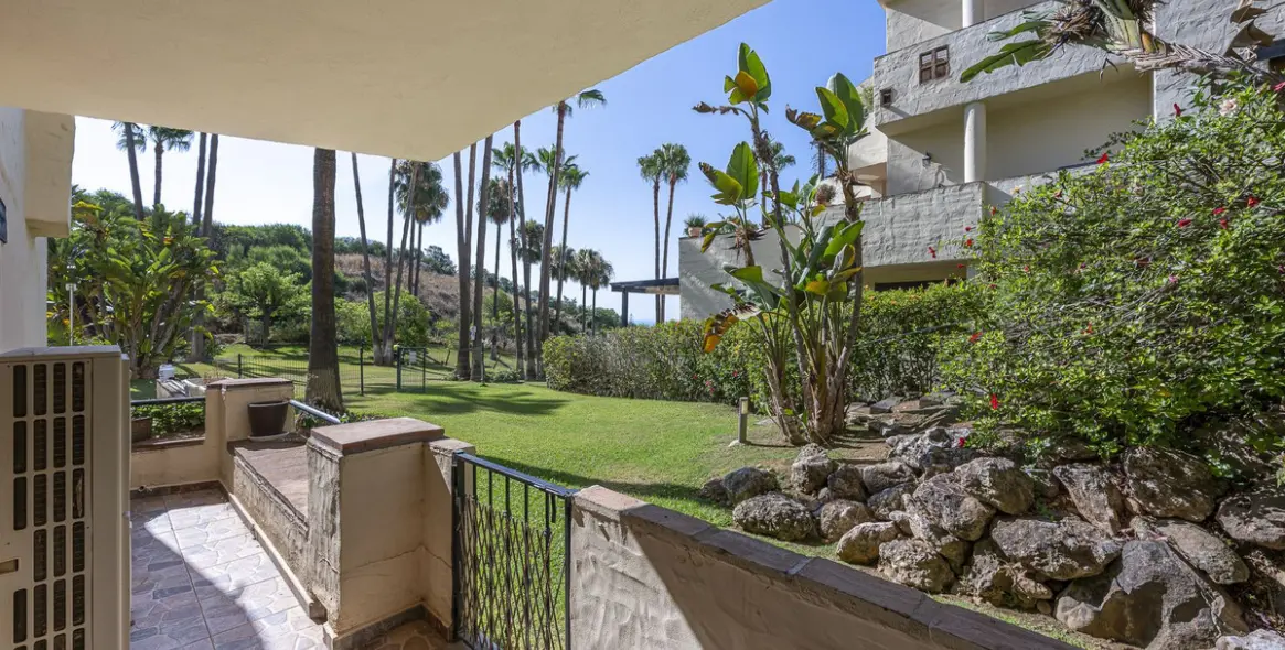 Sale of ground floor apartment in The Golden Mile 27