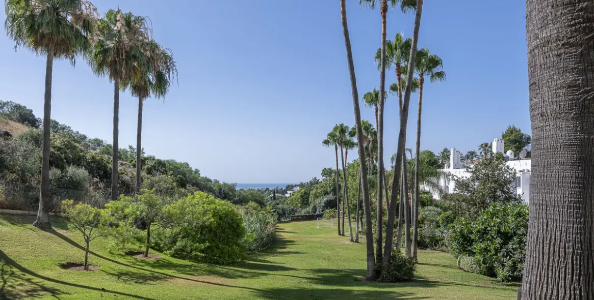 Sale of ground floor apartment in The Golden Mile 28