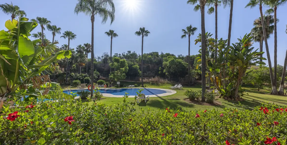 Sale of ground floor apartment in The Golden Mile 31