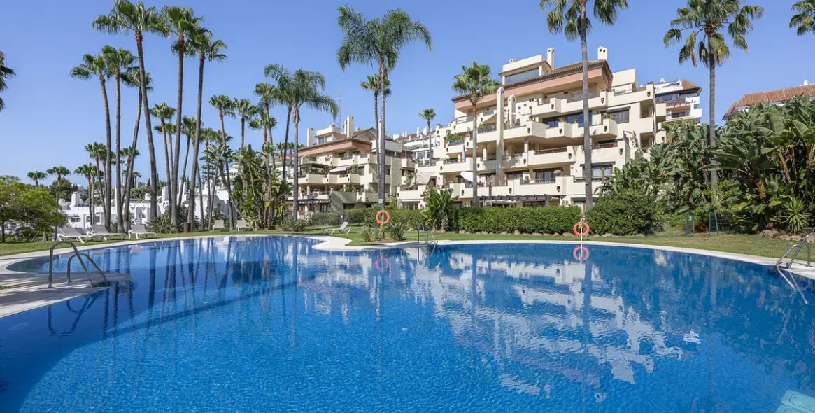 Sale of ground floor apartment in The Golden Mile 32