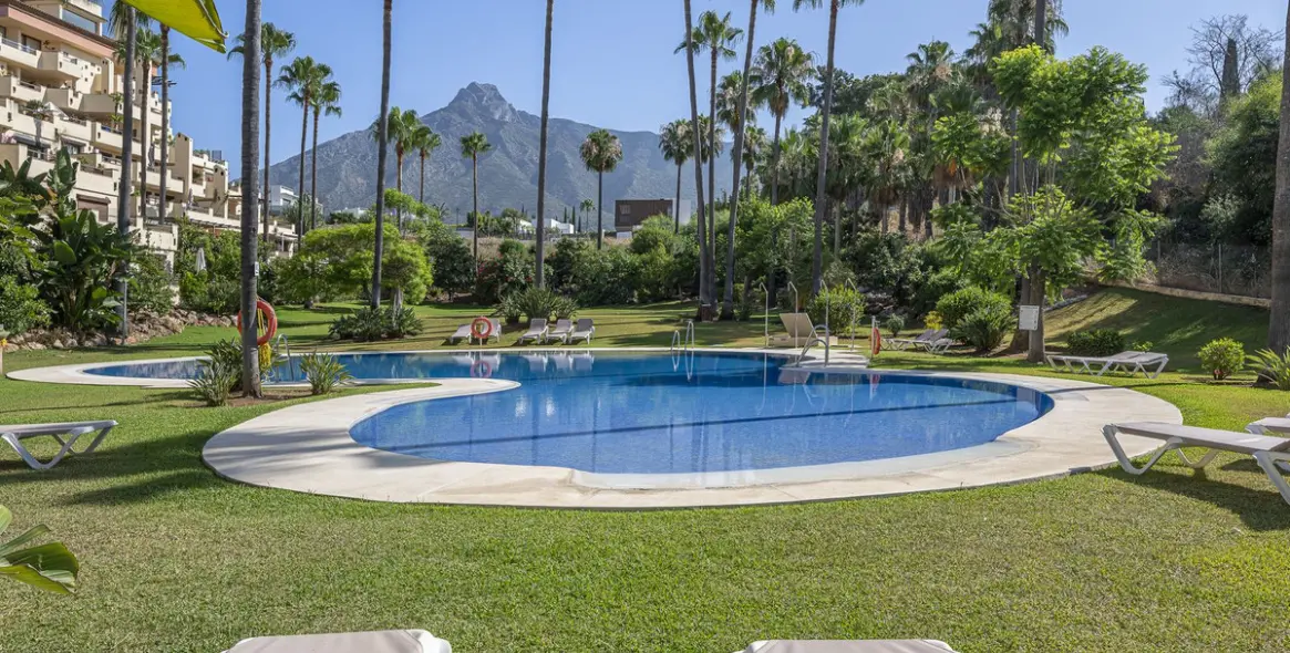 Sale of ground floor apartment in The Golden Mile 33