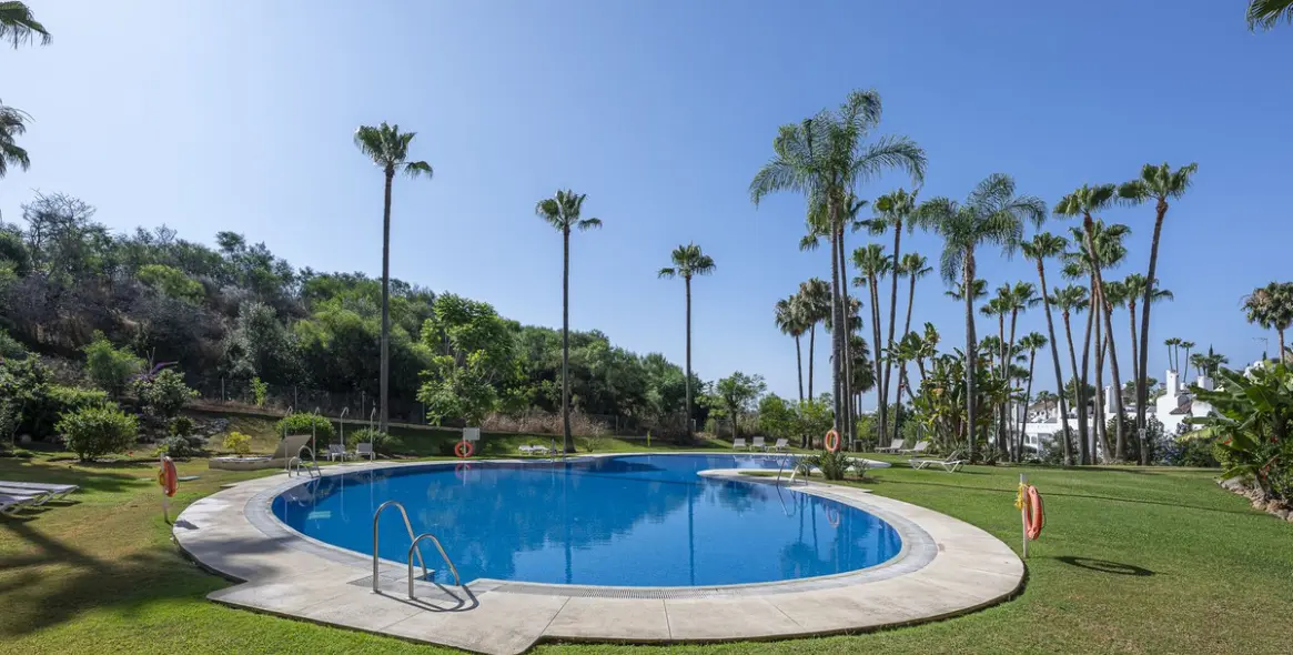 Sale of ground floor apartment in The Golden Mile 35