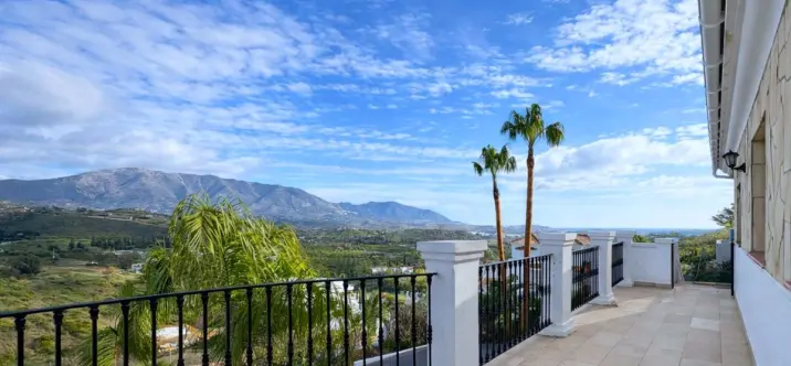 Продажа  отдельно стоящей виллы в La Cala Golf 4