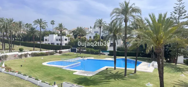 Продажа двухуровневых апартаментов в Nueva Andalucía 0