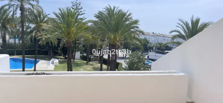 Продажа двухуровневых апартаментов в Nueva Andalucía 1