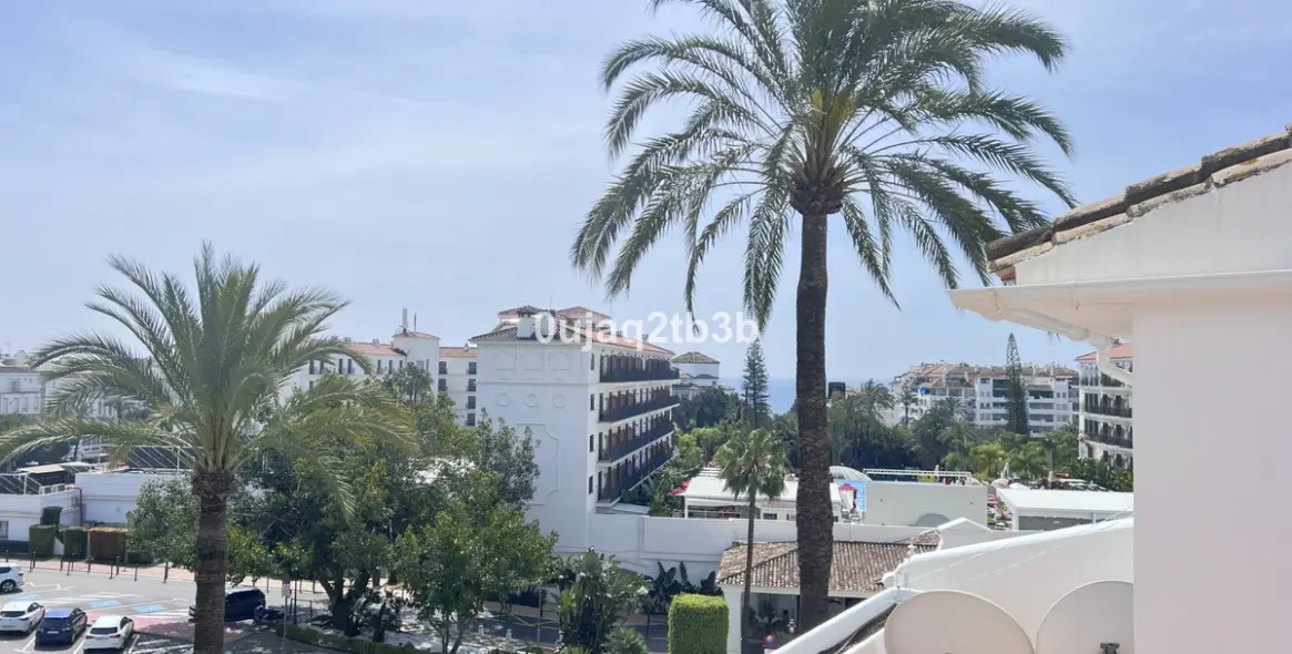 Продажа двухуровневых апартаментов в Nueva Andalucía 26