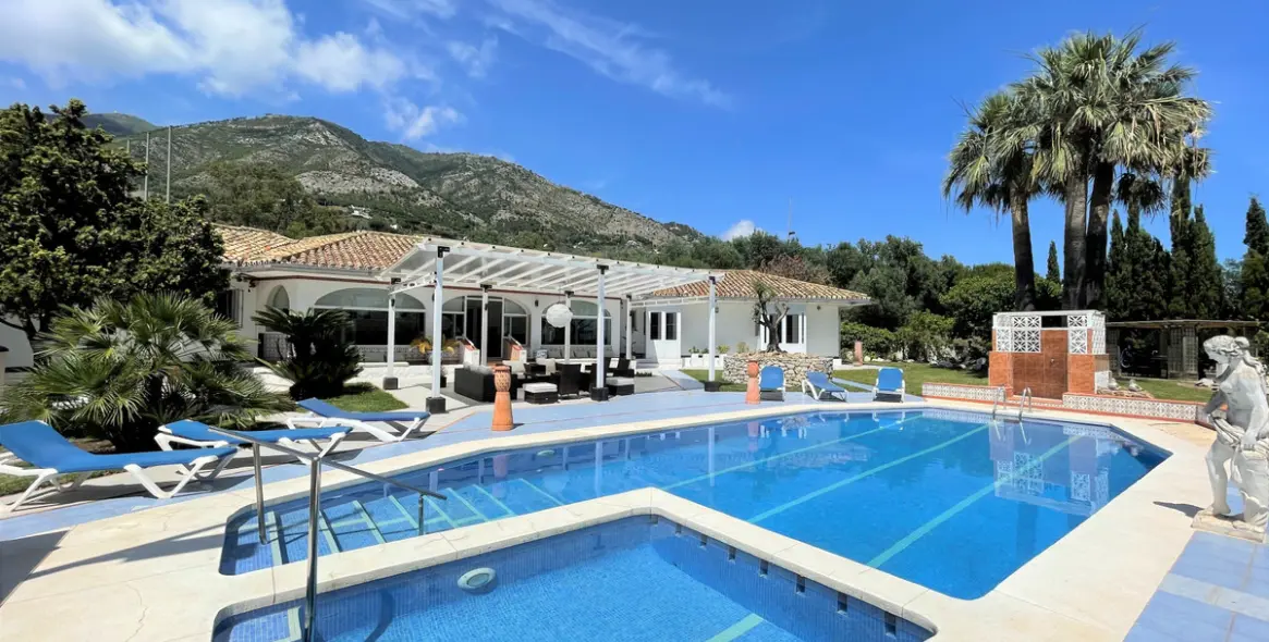 Sale of detached villa in Mijas 1