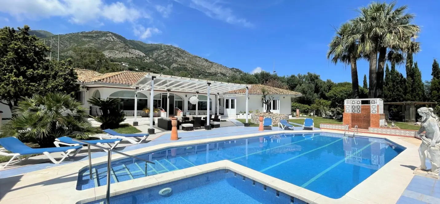 Продажа  отдельно стоящей виллы в Mijas 0