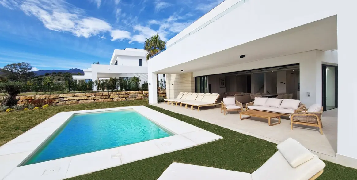 Venta de villa independiente en La Cala Golf 1