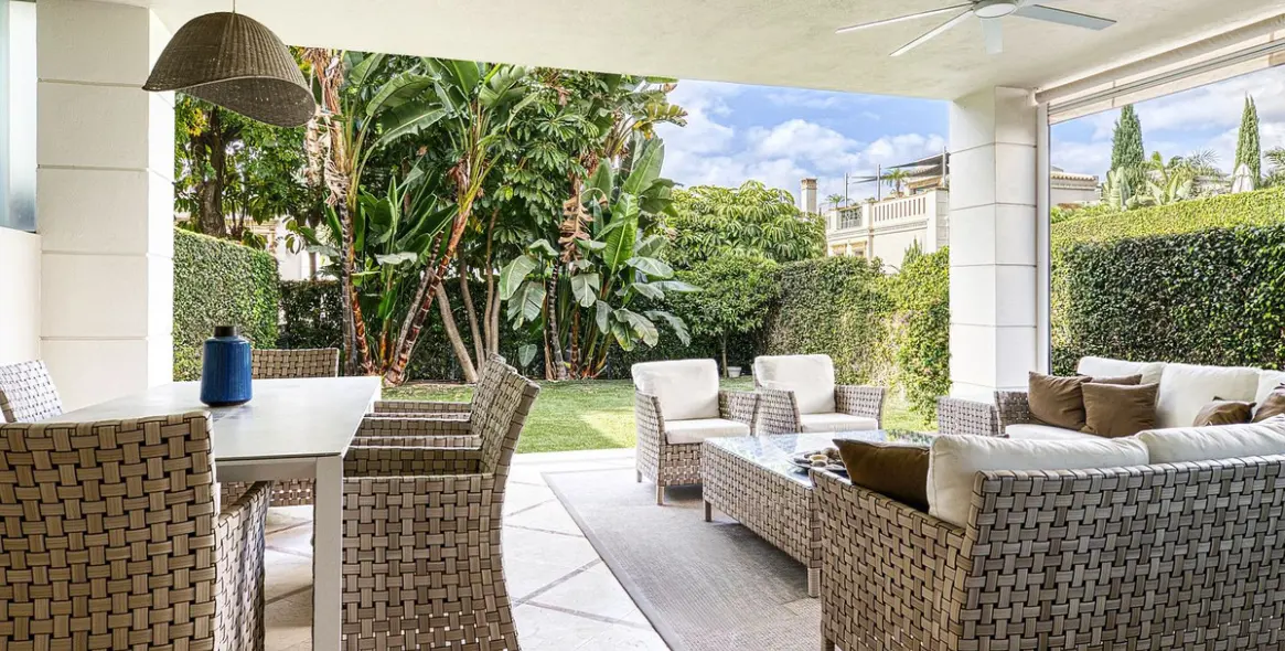 Продажа дома на две семьи в The Golden Mile 5