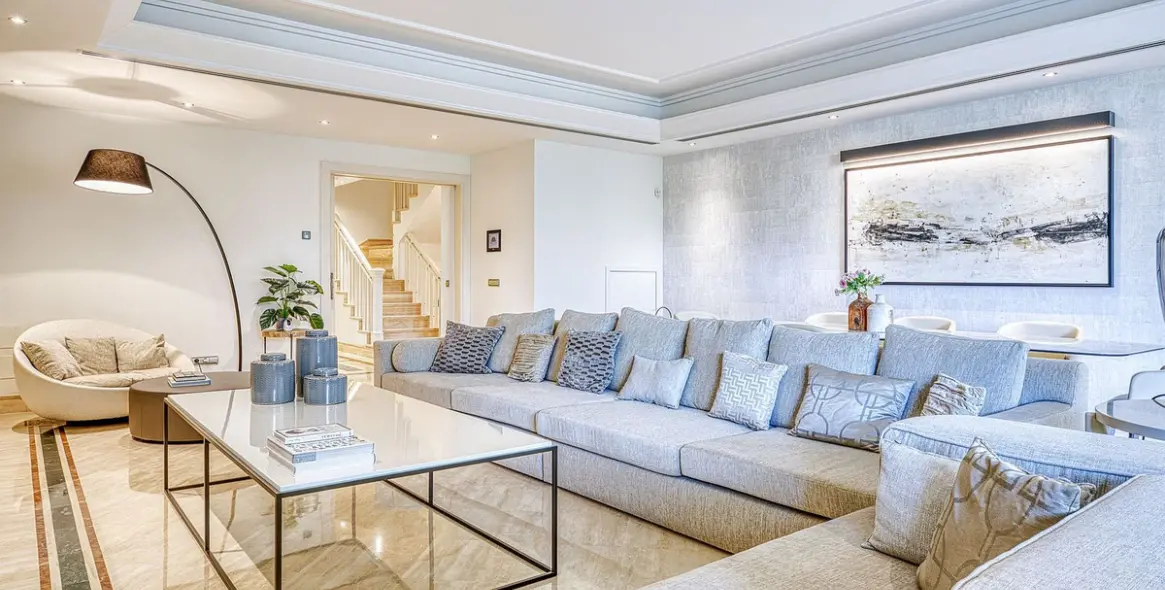 Продажа дома на две семьи в The Golden Mile 7