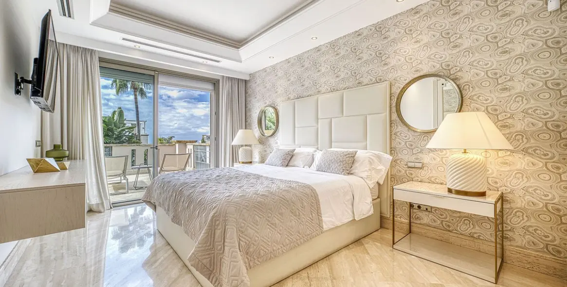 Продажа дома на две семьи в The Golden Mile 11