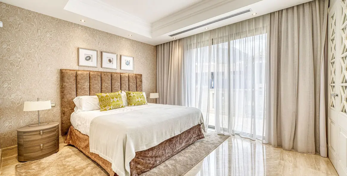 Продажа дома на две семьи в The Golden Mile 13