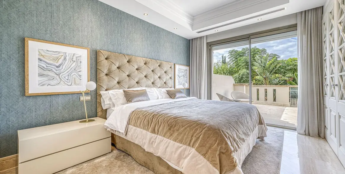 Продажа дома на две семьи в The Golden Mile 15