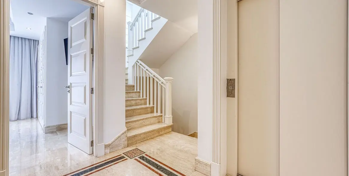 Продажа дома на две семьи в The Golden Mile 17