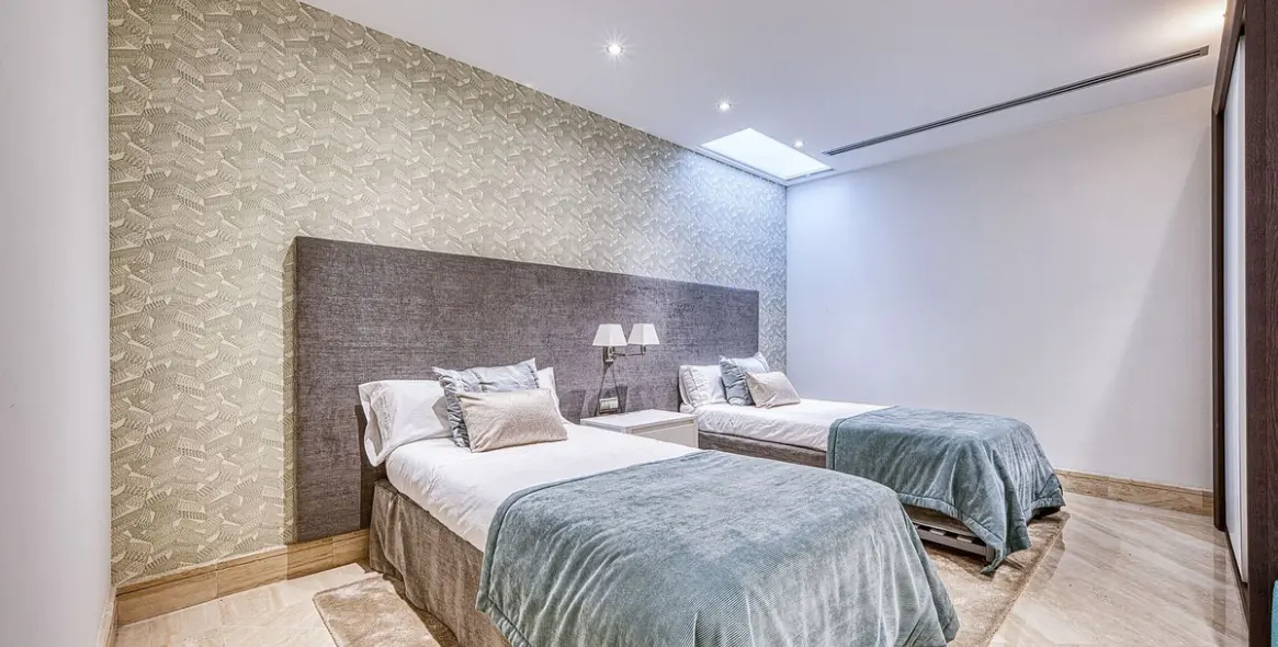 Продажа дома на две семьи в The Golden Mile 19