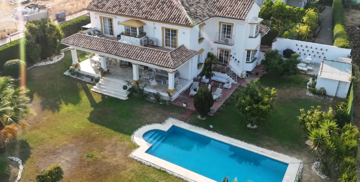 Продажа  отдельно стоящей виллы в Guadalmina Alta 2