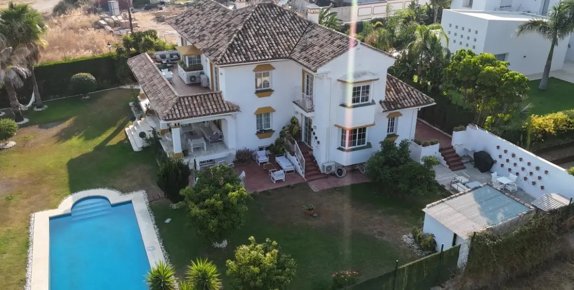 Venta de villa independiente en Guadalmina Alta 32