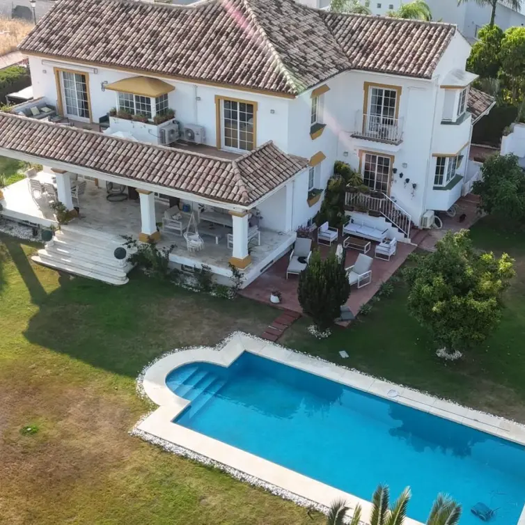 Продажа  отдельно стоящей виллы в Guadalmina Alta