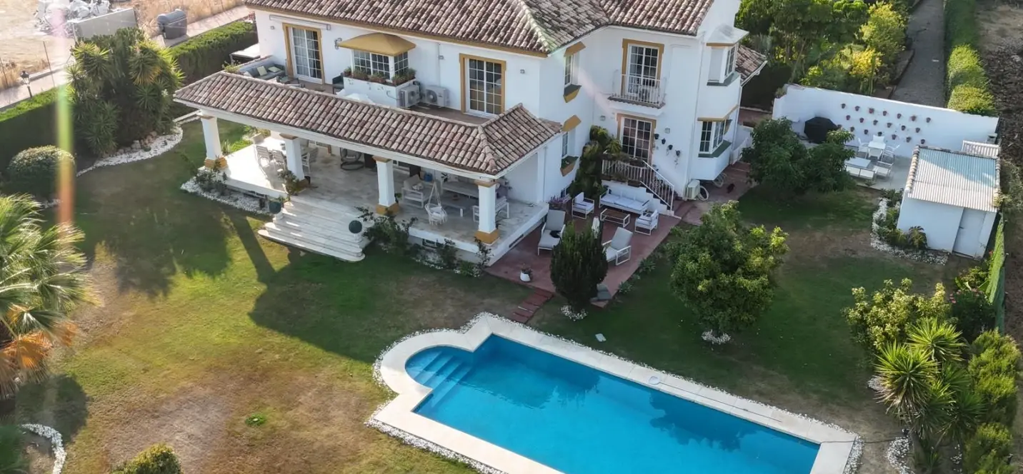 Продажа  отдельно стоящей виллы в Guadalmina Alta 1