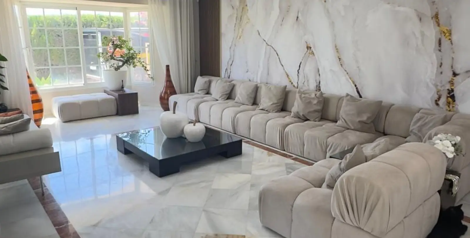 Sale of detached villa in Guadalmina Alta 17