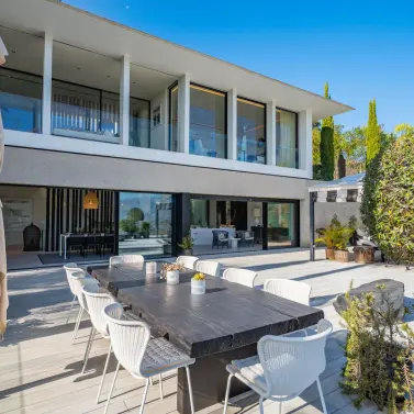 Продажа  отдельно стоящей виллы в Elviria