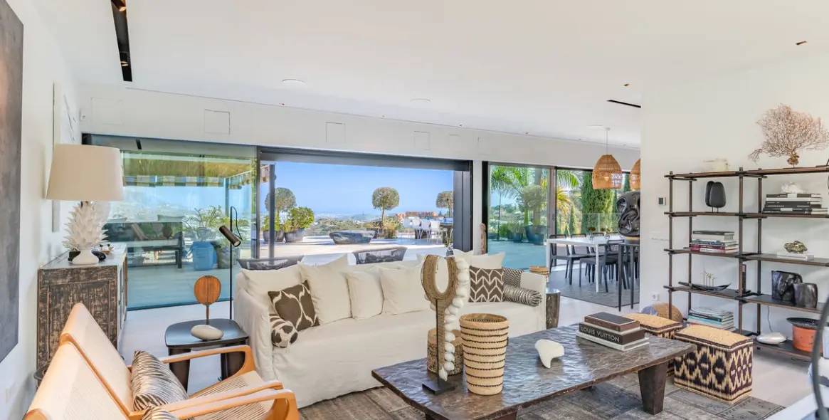 Sale of detached villa in Elviria 9