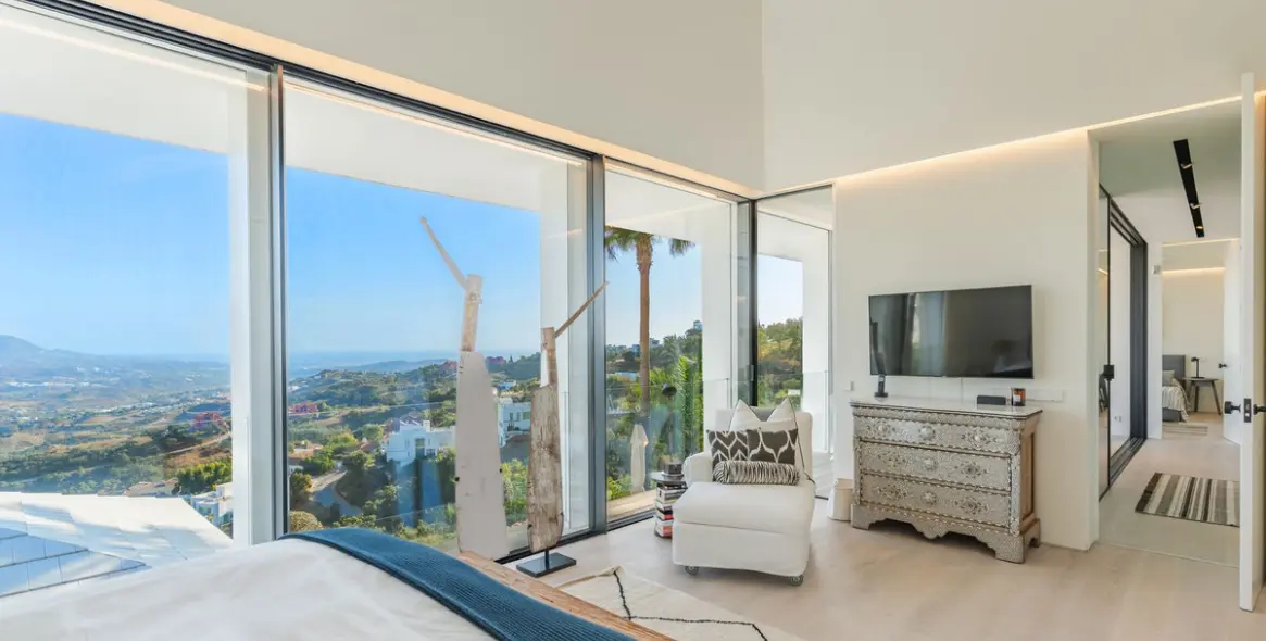 Sale of detached villa in Elviria 23