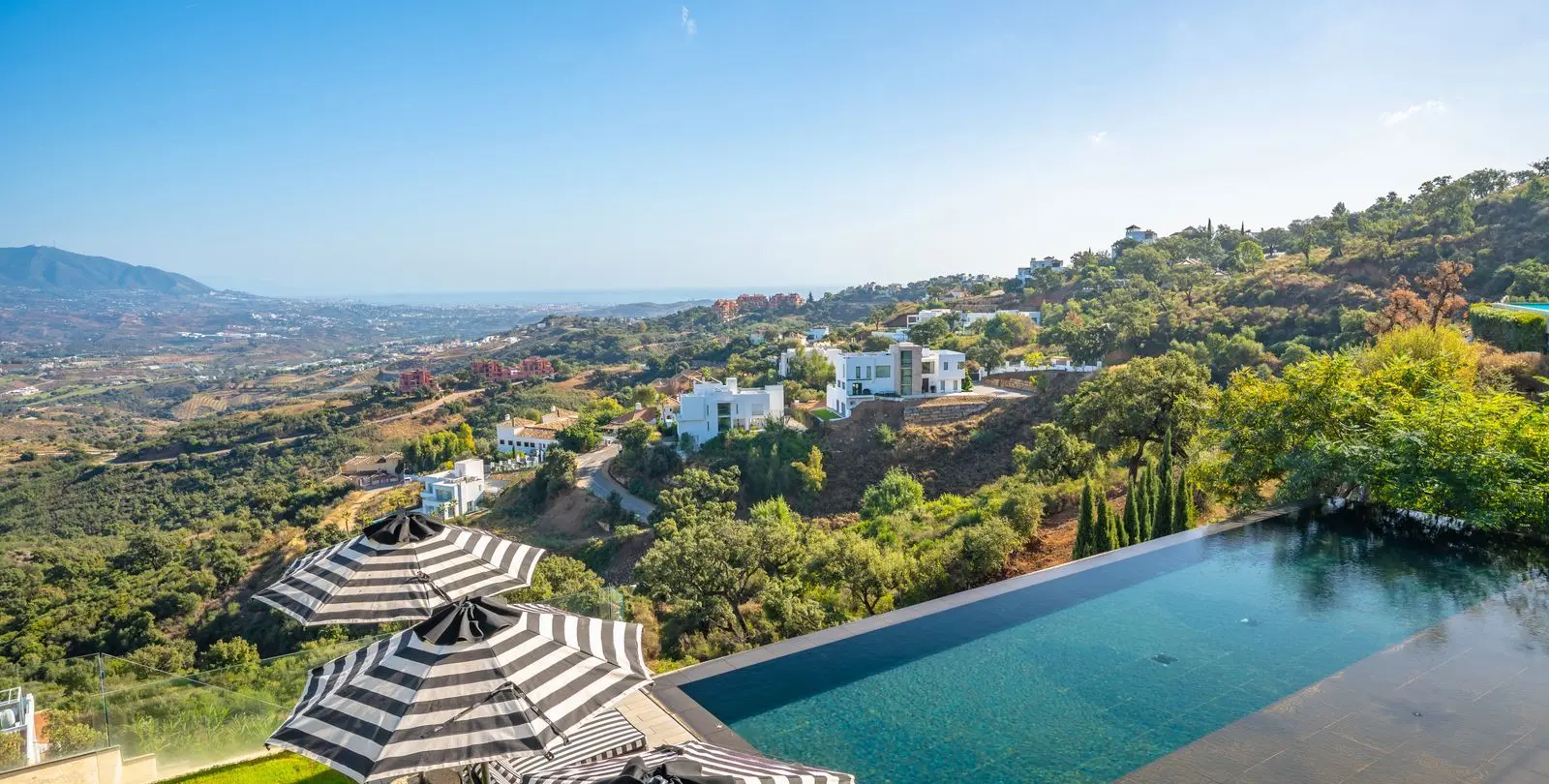 Venta de villa independiente en Elviria 1