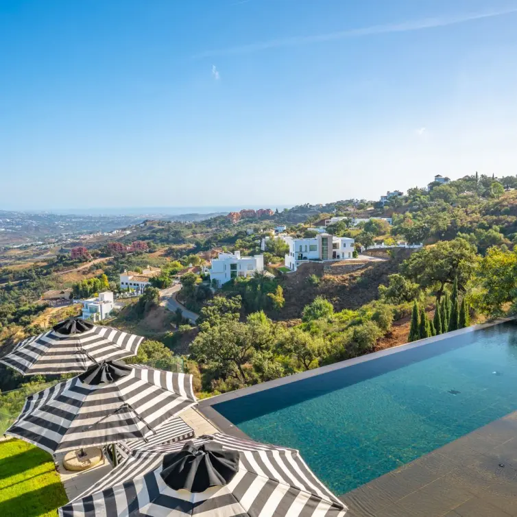 Venta de villa independiente en Elviria
