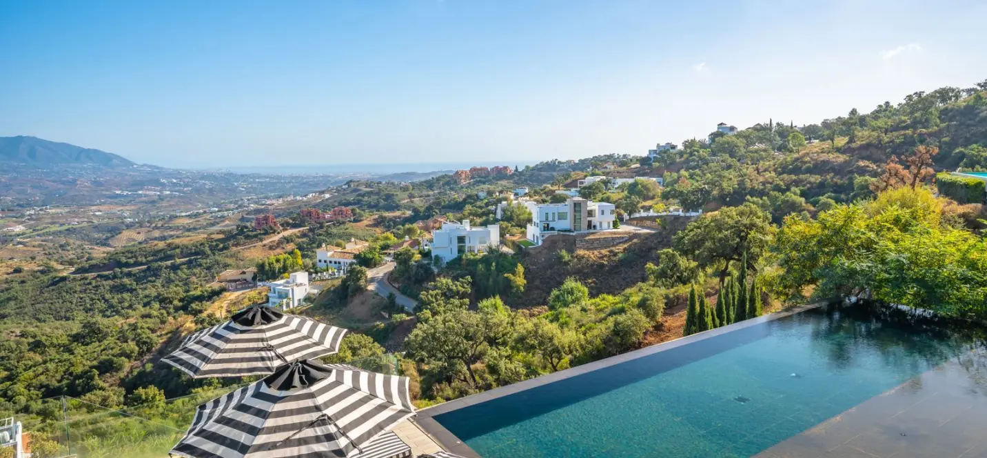 Venta de villa independiente en Elviria 0