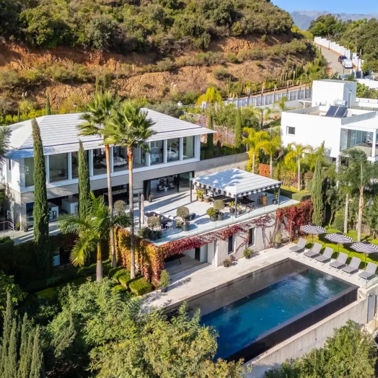 Venta de villa independiente en Elviria