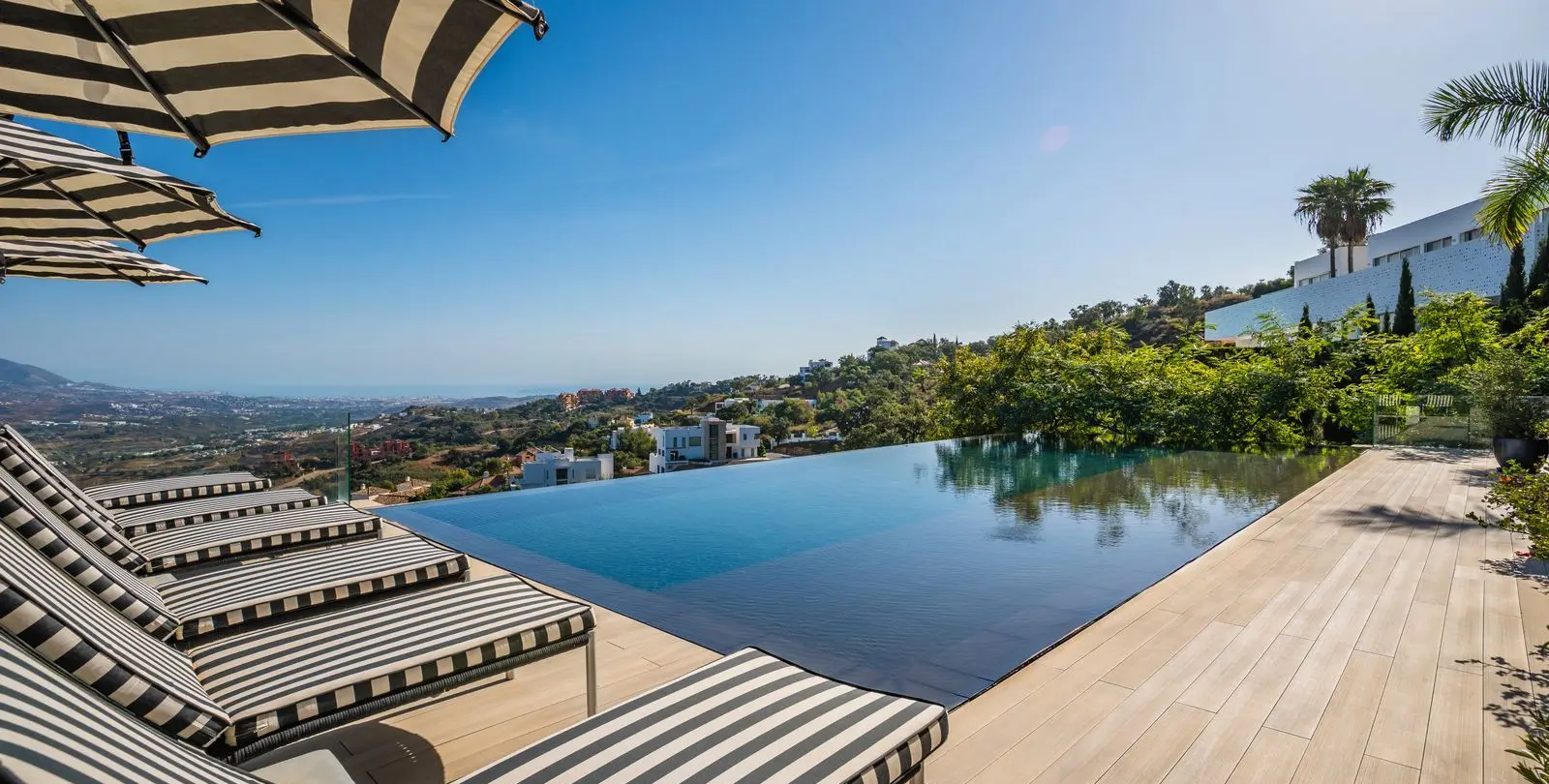 Venta de villa independiente en Elviria 37