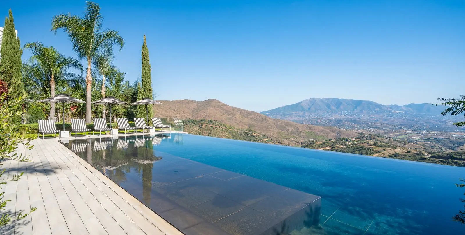 Venta de villa independiente en Elviria 38
