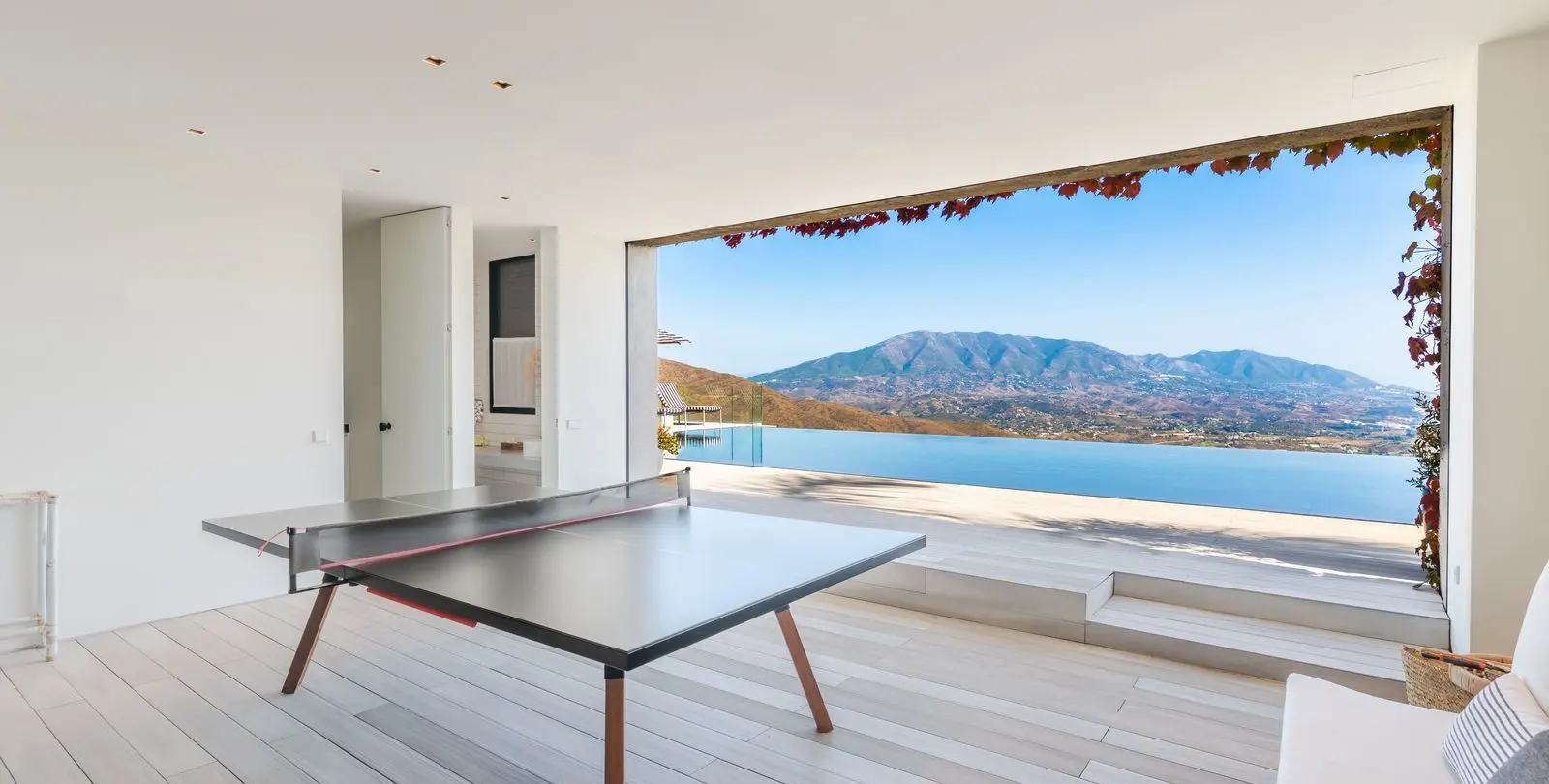 Venta de villa independiente en Elviria 44