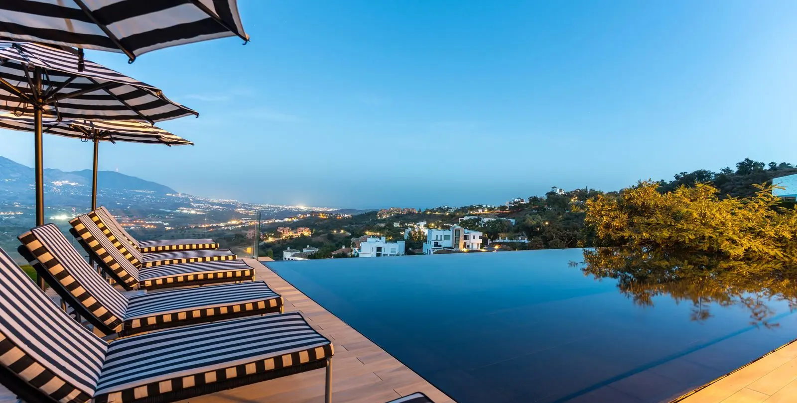Venta de villa independiente en Elviria 47