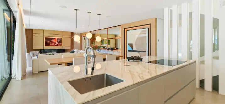 Venta de villa independiente en Nueva Andalucía 3