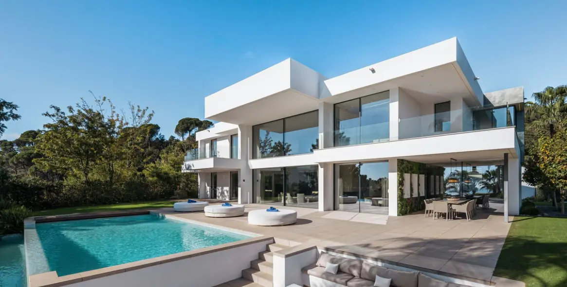 Продажа  отдельно стоящей виллы в El Madroñal 1