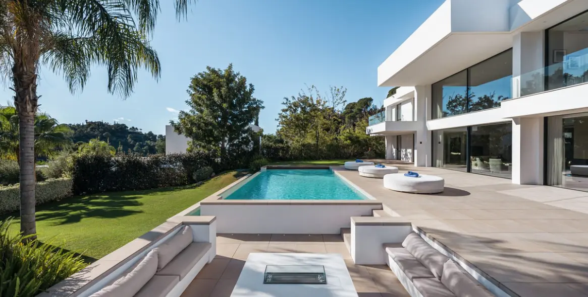 Продажа  отдельно стоящей виллы в El Madroñal 2