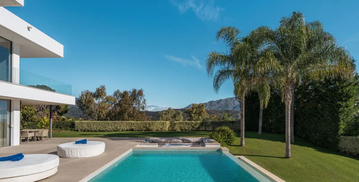 Продажа  отдельно стоящей виллы в El Madroñal 5