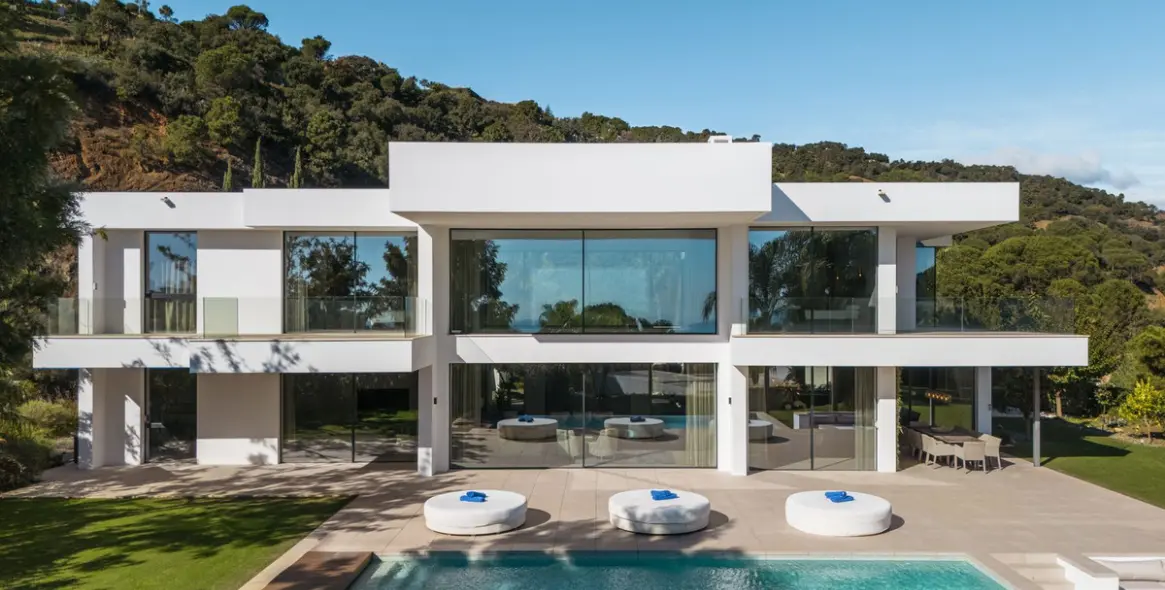 Продажа  отдельно стоящей виллы в El Madroñal 9