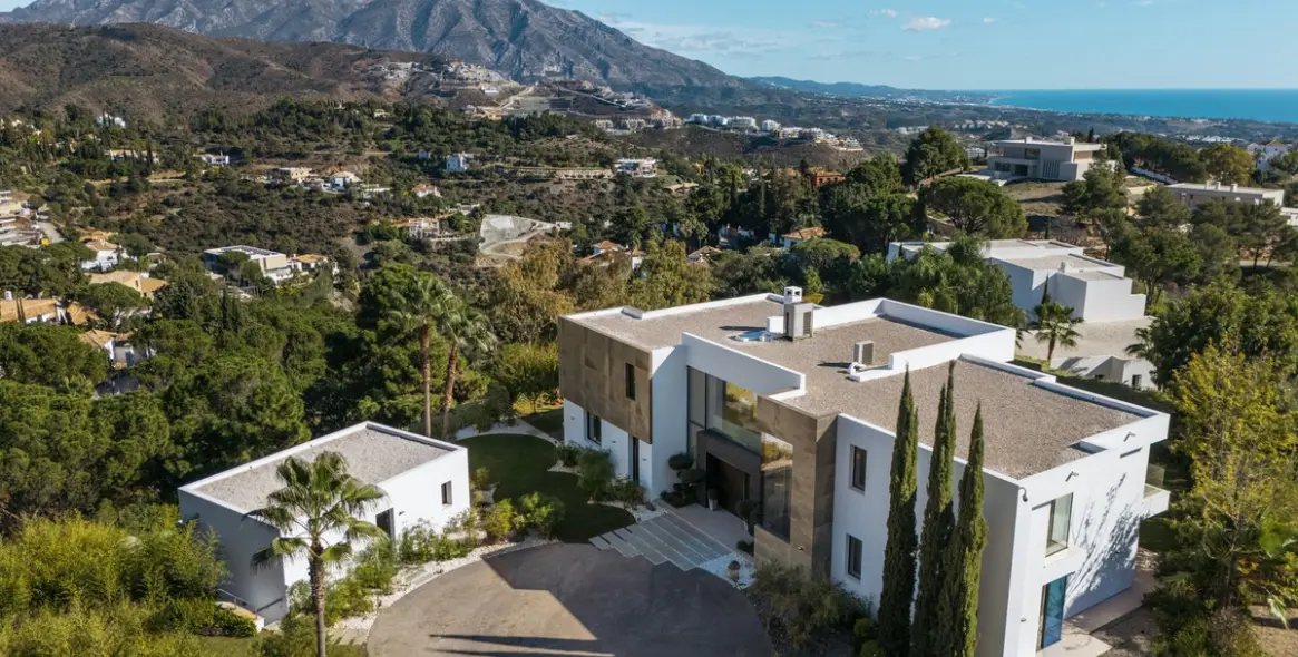 Продажа  отдельно стоящей виллы в El Madroñal 10