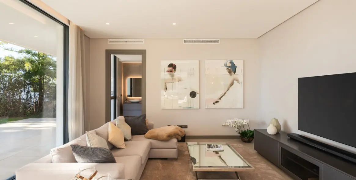 Sale of detached villa in El Madroñal 17