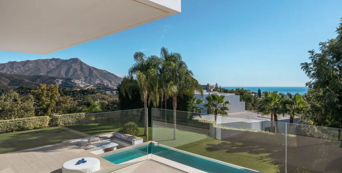 Sale of detached villa in El Madroñal 21