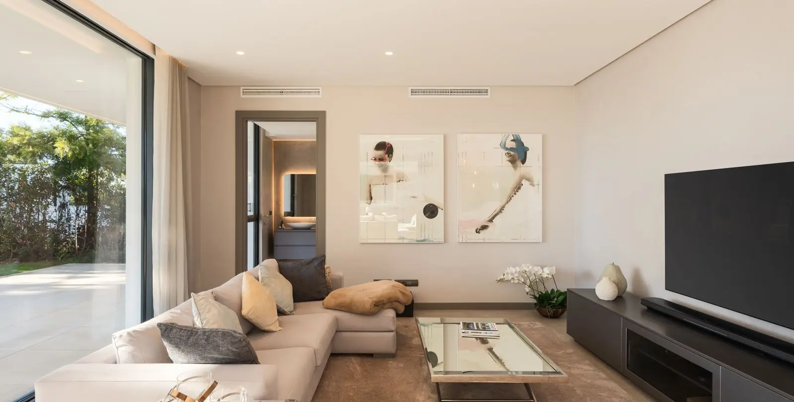 Sale of detached villa in El Madroñal 17