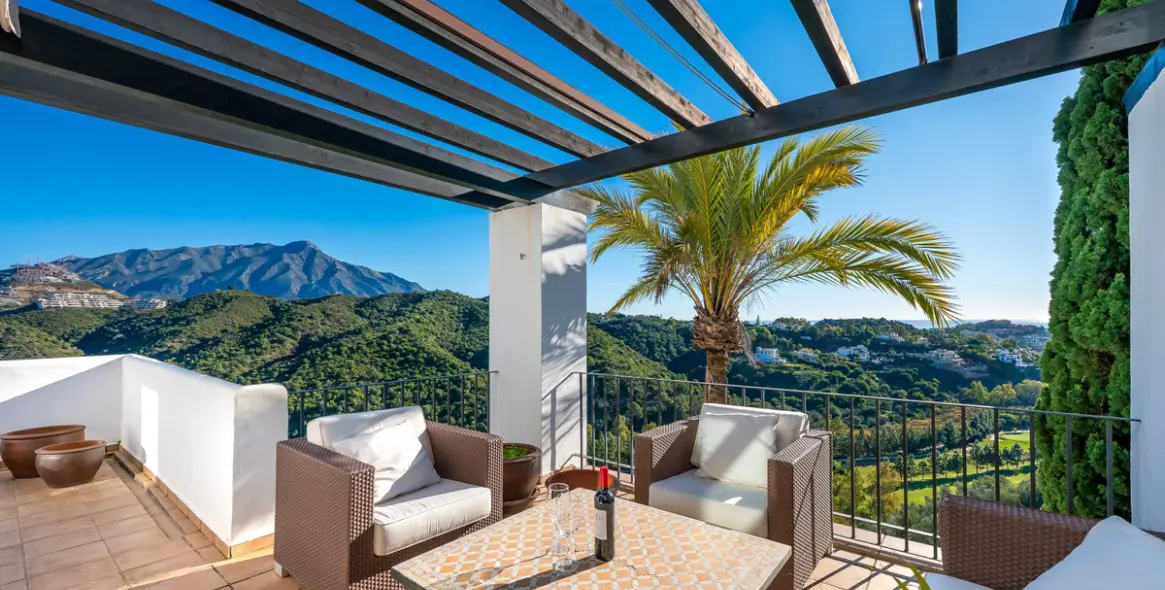 Долгосрочная аренда апартаментов на среднем этаже в Benahavís 1