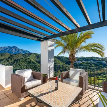 Долгосрочная аренда апартаментов на среднем этаже в Benahavís