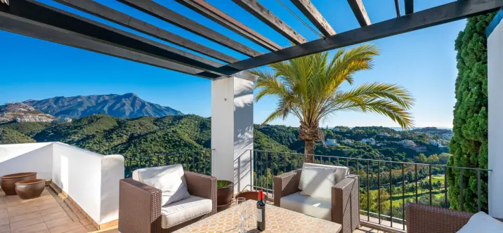 Долгосрочная аренда апартаментов на среднем этаже в Benahavís 0